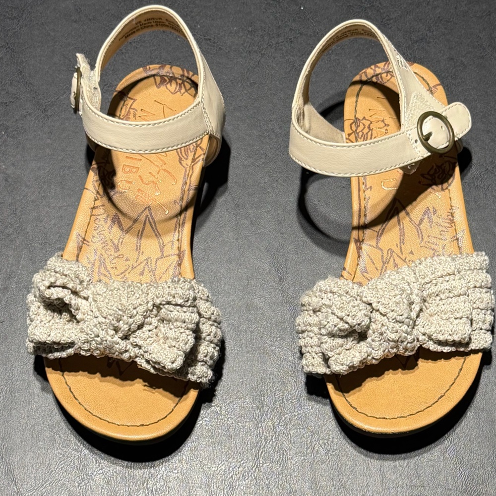 Girls Size 4 Blowfish Malibu Brown and Cream Bow Sandals